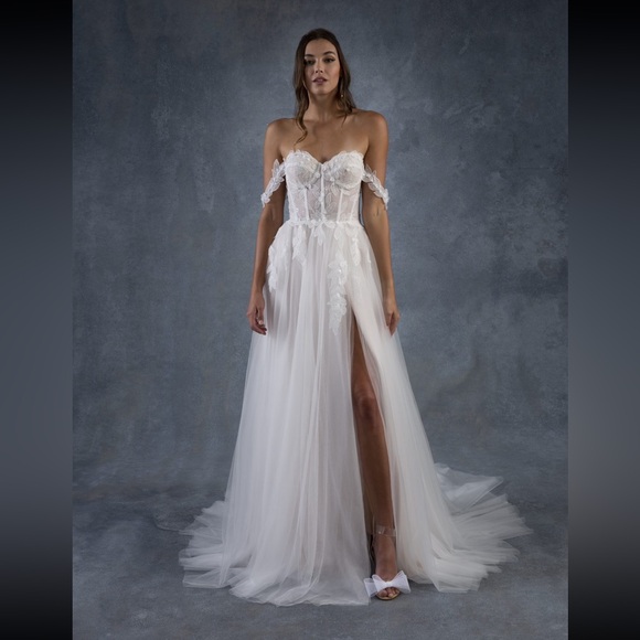 Tara Lauren the Layla Wedding Gown size 6 - Picture 7 of 9